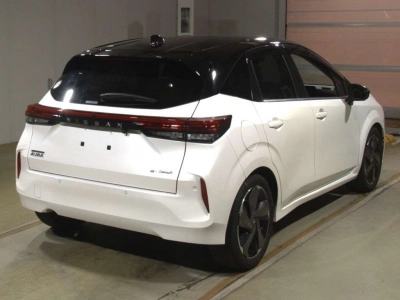 NISSAN AURA
