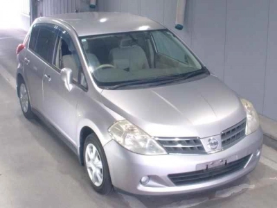 NISSAN TIIDA