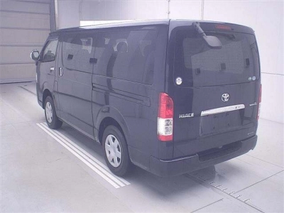 TOYOTA HIACE