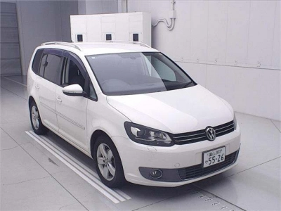 VOLKSWAGEN GOLF TOURAN