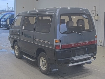 MITSUBISHI DELICA WAGON