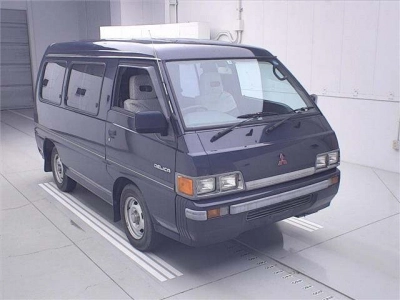MITSUBISHI DELICA WAGON
