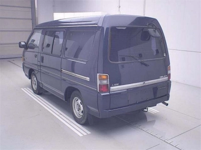 MITSUBISHI DELICA WAGON