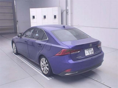LEXUS IS
