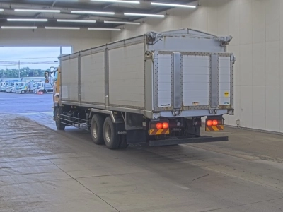 ISUZU GIGA