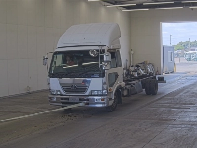 NISSAN UD