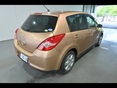 NISSAN TIIDA
