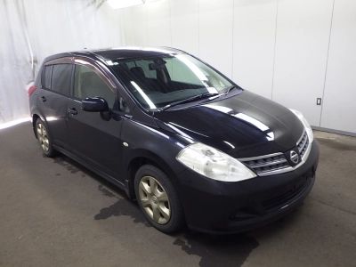 NISSAN TIIDA