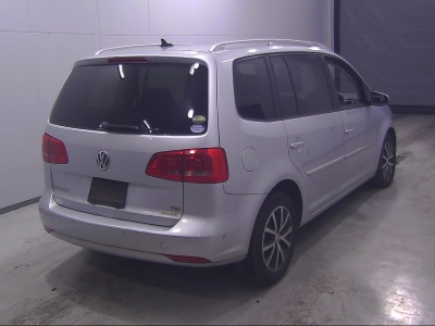 VOLKSWAGEN GOLF TOURAN
