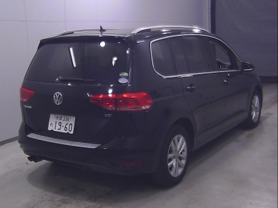 VOLKSWAGEN GOLF TOURAN