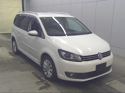 VOLKSWAGEN GOLF TOURAN