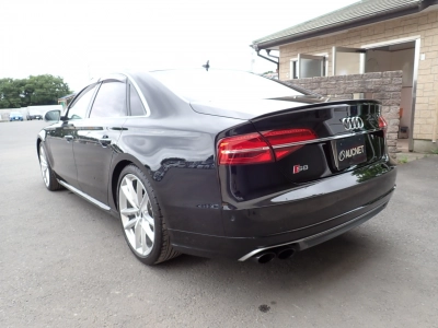AUDI S8 PLUS