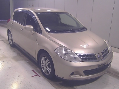 NISSAN TIIDA