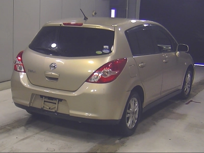 NISSAN TIIDA