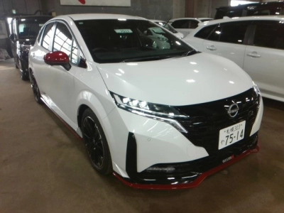 NISSAN AURA
