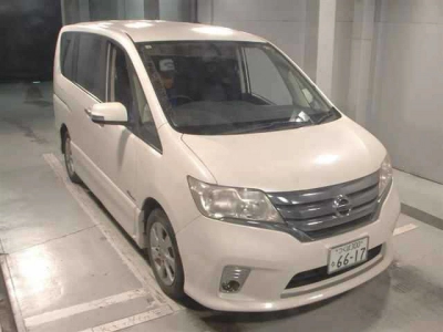 NISSAN SERENA