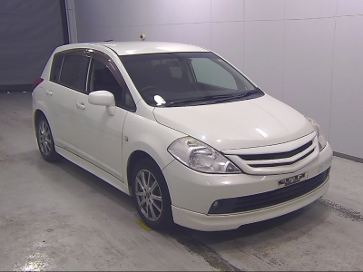 NISSAN TIIDA
