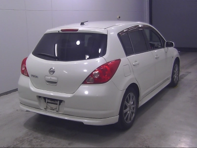 NISSAN TIIDA