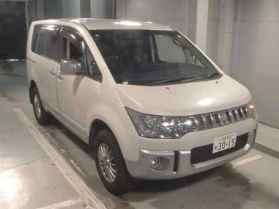 MITSUBISHI DELICA D:5
