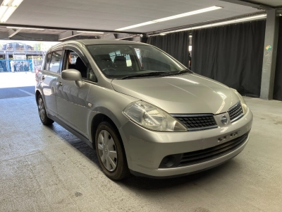 NISSAN TIIDA