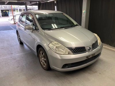 NISSAN TIIDA