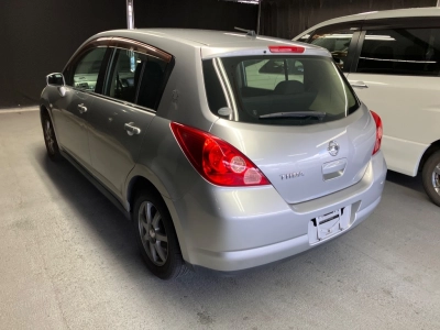 NISSAN TIIDA