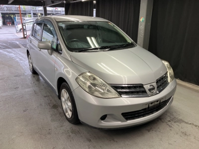 NISSAN TIIDA