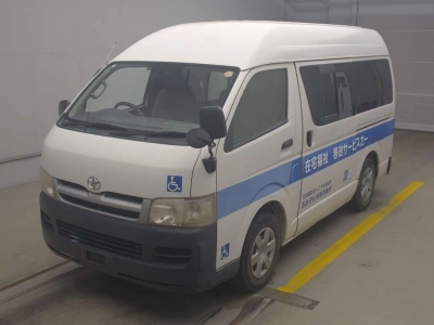 TOYOTA HIACE VAN
