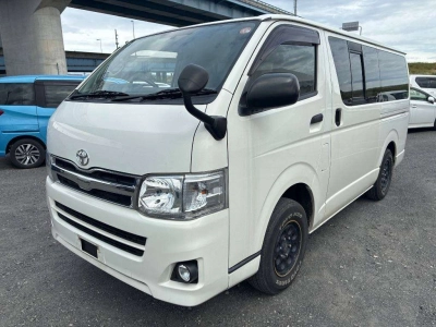 TOYOTA REGIUS VAN