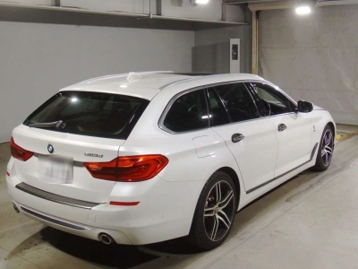 BMW 5 SERIES