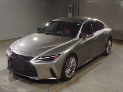 LEXUS IS