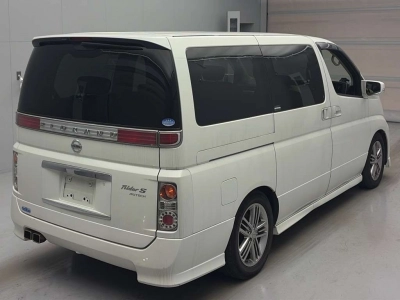 NISSAN ELGRAND