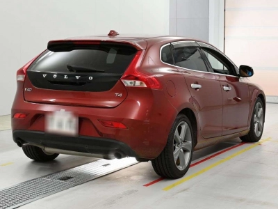 VOLVO V40
