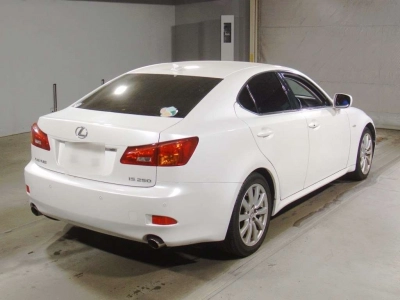 LEXUS IS
