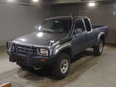 TOYOTA HILUX SPORTS PICK UP