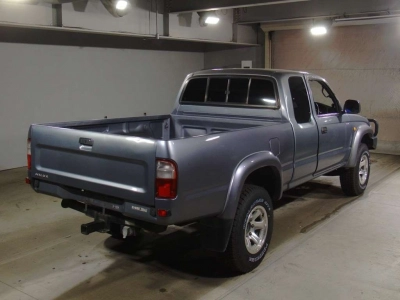 TOYOTA HILUX SPORTS PICK UP