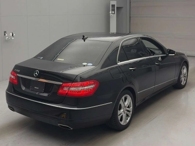 MERCEDES BENZ E CLASS