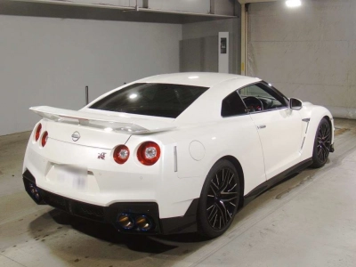 NISSAN GT-R