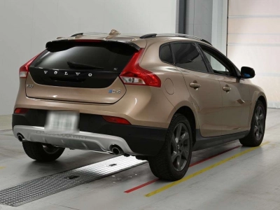 VOLVO V40