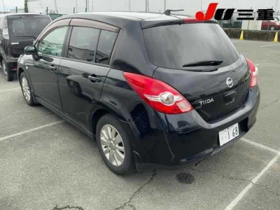 NISSAN TIIDA