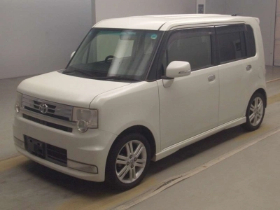 TOYOTA PIXIS SPACE