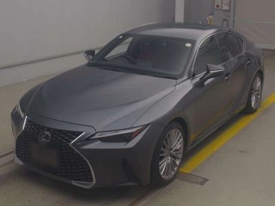 LEXUS IS