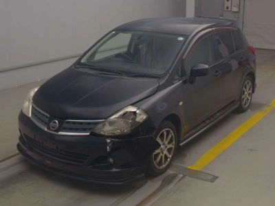 NISSAN TIIDA
