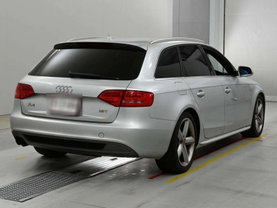 AUDI A4 AVANTE