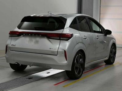 NISSAN AURA