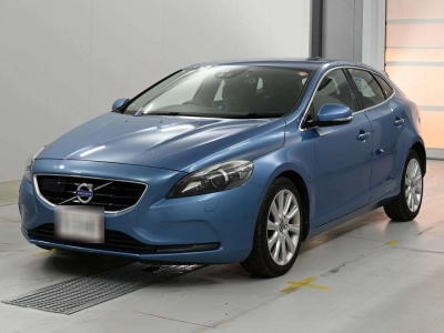 VOLVO V40