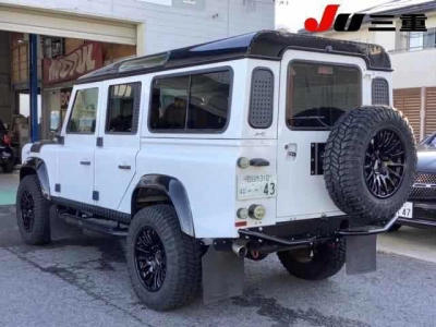 LAND ROVER DEFENDER