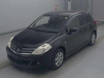NISSAN TIIDA