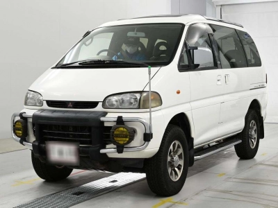 MITSUBISHI DELICA SPACE GEAR