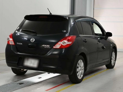 NISSAN TIIDA